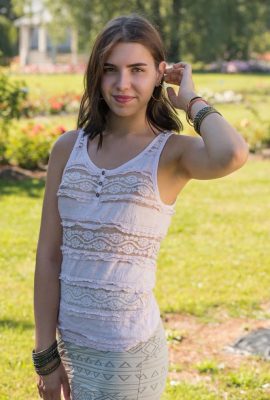Beauty, why are you sitting on the picnic table! Zhenya Mille (122 Photos)