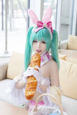 Hatsune Miku Bunny Spring Costume @冰糕有点盐kkkk (9 photos)