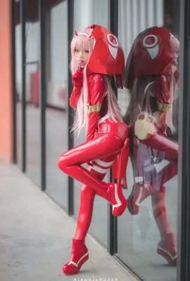 Five Hundred Ghosts Latex Suit (9 photos)
