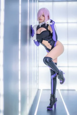 Eel Feier Mashu training suit (12 photos)