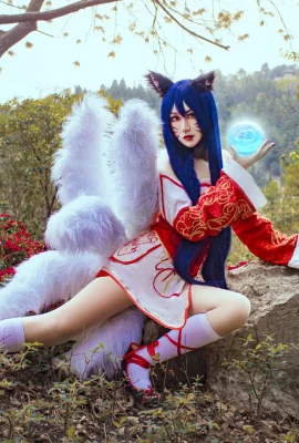 League of Legends Nine-Tailed Fox Ahri @苏苏爱喵 (9 photos)