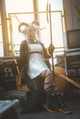 Arknights Beeswax @LLS_Lilith (Kugou Mushroom Firefly Anime Music Carnival) (9 photos)
