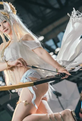 Arknights platinum swimsuit @Wuli大YIMI (ijoy Comic Exhibition xcgf China Game Festival) (9 photos)