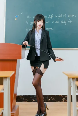 Shimizu Yuno's “Sexy Teacher” Black Stockings and Stockings are So Sexy (45 Photos)