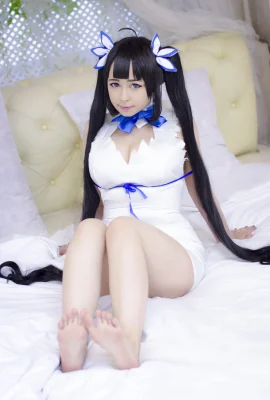 Yoshinobi's “Dungeon Encounter-Hestia”'s seductive cleavage steals the spotlight (25 Photos)