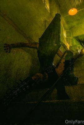 Olyashaa – Pyramid Head