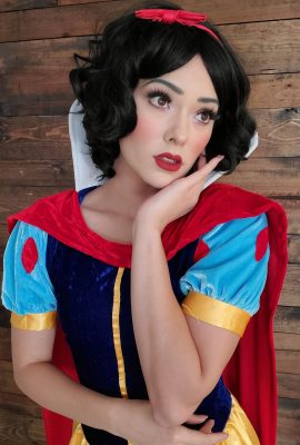 Joanie Brosas – Snow White