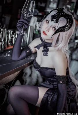 Fate/GrandOrder Black Joan of Arc's Christmas Eve dinner Drunk Joan @ She turned into a dragon, so cute (9 photos)