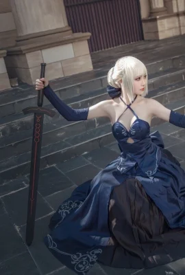 Fate/Grand Order Altria Pendragon Alter @泡泡_Julia (9 photos)