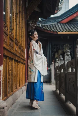 Ruyue Gray Hanfu Daci Temple Exterior