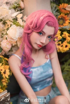 League of Legends Seraphine @郑忆就是司法(Photographer: @咸鱼四) (9 photos)