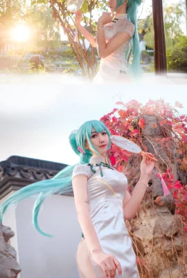 Hatsune Miku Hatsune Shaohua @Ichiban_一一春日桃 (9 photos)