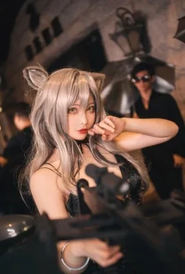 “Arknights” black dress Cosplay[CN: Sakurajima Aoichi](8 photos)