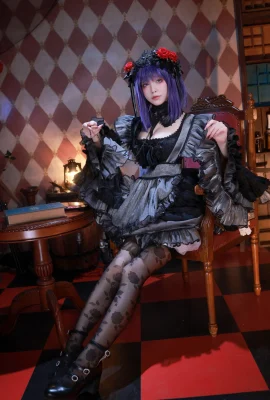 Mizumi Aqua's “Falling in Love with a Dress Up Doll-Shizuku Kuroe” Gothic Maid is Cute (40 Photos)