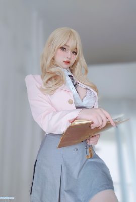 (The heroine K) Hypnotizes the arrogant senior