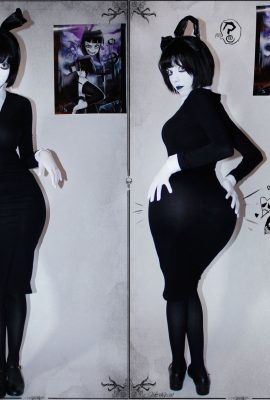 SwimsuitSuccubus – Creepy Susie Wednesday Cosplay