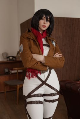 Alina Becker – Attack on Titan. Mikasa Ackerman. Gym