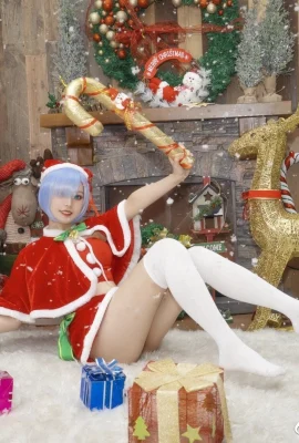 Re: Life in a Different World from Zero Rem Christmas @ She turned into a dragon and is so cute (9 photos)