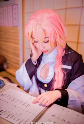 Demon Slayer: Kimetsu no Yaiba Kanroji Mitsuri @溪冷冷冷易燃易爆 (9 photos)