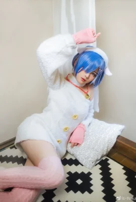 Re: Life in a Different World from Zero Rem@-Roka様- (9 photos)
