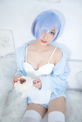 The cute white girl from “RE0-Rem” by Mafuyu Kamikazaka can't help but take a second look (59 Photos)