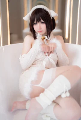 Sakura Rashi has a sheep (28 Photos)