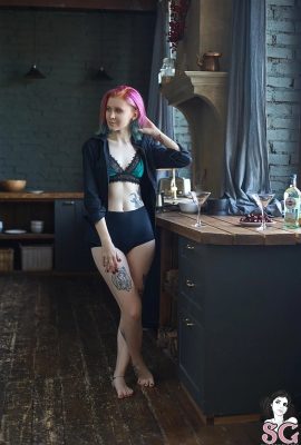 (Suicide Girls) Dolphie – Cherry Blossom