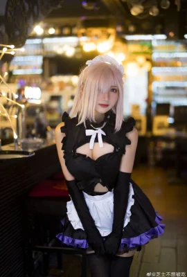 FATE Mash Kyrielight Maid @Cheese doesn’t want to be eaten (9 photos)
