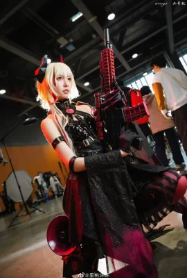 Girls Frontline M4 SOPMOD II @里桃坏坏(Kugou Mushroom Firefly Anime Music Carnival) (9 photos)