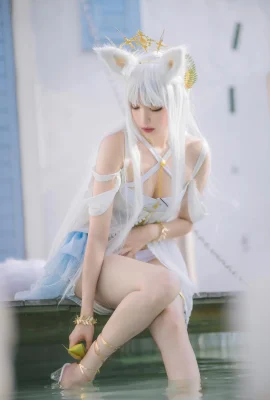 Zhou Ji is a cute bunny platinum swimsuit