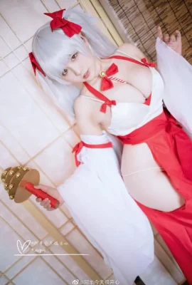 “Azur Lane” Awesome Sexy Big Breasts Miko Cosplay Photos[CN: Ah Ban is very happy today](8 photos)