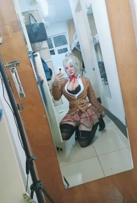 (Internet celebrity Coser) Xia Gege doesn’t want to get up “Vice President” photo album