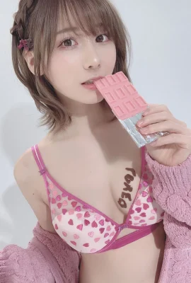 Kazuken (けんけん) “Pink Lingerie Pure Uniform” Chocolate sandwiching the breasts is so delicious (38 Photos)