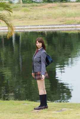 (Nana Matsumoto) School girl boldly exposed and absolutely seductive in the field (30 Photos)