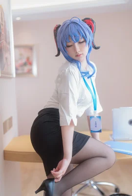 Coser girl Sakura Rika Ganyu secretary theme sexy white T with black skirt revealing ultra-thin black stockings showing graceful figure charming temptation photo 30P