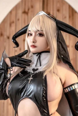 Anime blogger Luo Li Beautiful GirlSAMA devil nun themed sexy black leather costume with black leather garters showing off her butt and beautiful legs in a seductive photo 70P