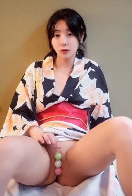 Korean beauty Wuyo has a few drinks (36 Photos)