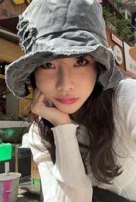 A female netizen I met on FB ~ It’s super hot! (20 Photos)