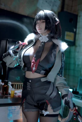 Anime blogger Stupid Momo Jue Que Zero Jiandu theme sexy black underwear with black stockings reveals shiny skin to show off her plump figure and tempting photo…