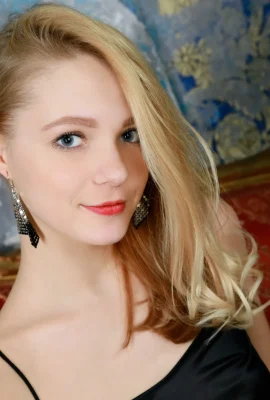 Mia Chance – Presenting (79 Photos)