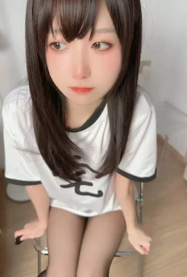 Coser beauty pudding Dafa Perohub-December subscription theme private sexy 6 sets of clothing series show off the buttocks and beautiful legs tempting photo 2